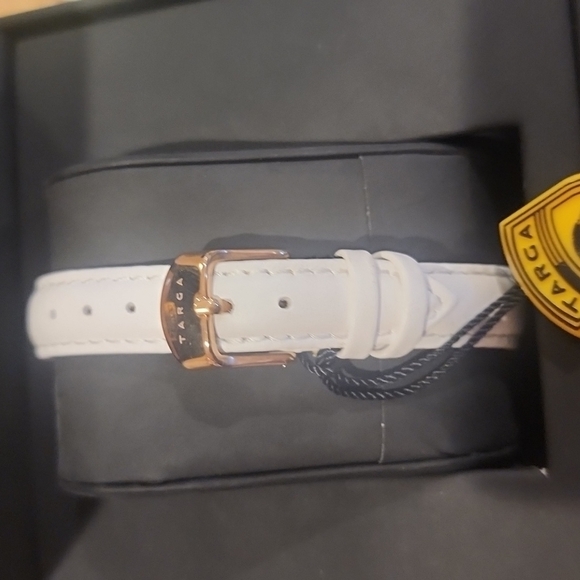 NWT LADIES LUXURY LEATHER WATCH - Picture 4 of 4